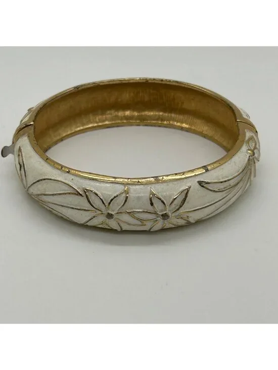 Vintage White Enamel Gold Tone Floral Hinged Bangle Clamper Bracelet Retro Flowe - Picture 2 of 12